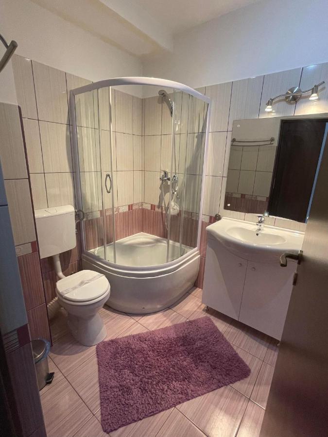Casa Luce - Camere De Inchiriat Буштені Екстер'єр фото